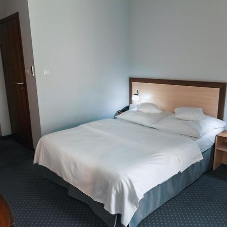 Hotel Poleczki Warsaw Airport Экстерьер фото
