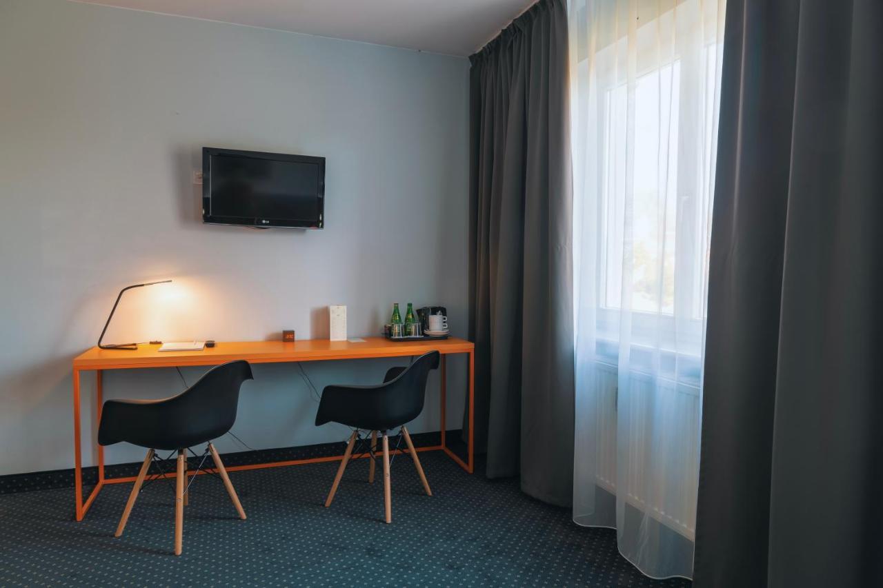 Hotel Poleczki Warsaw Airport Экстерьер фото