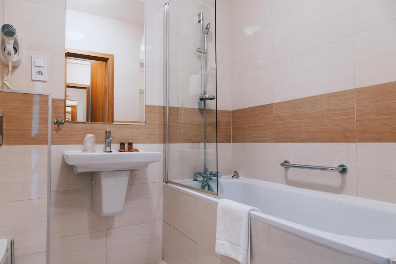 Hotel Poleczki Warsaw Airport Экстерьер фото