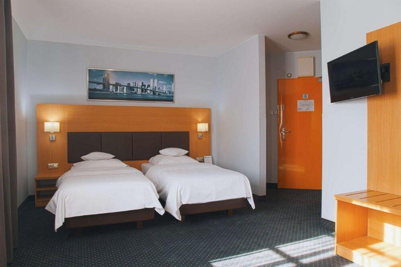 Hotel Poleczki Warsaw Airport Экстерьер фото
